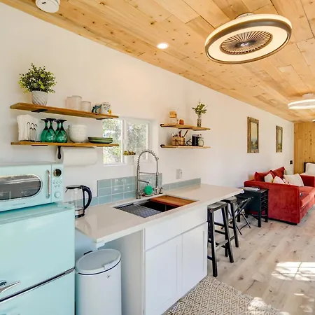 Modern Hill Country Container Vila